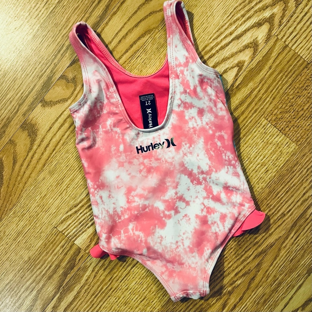 Hurley Pink & White Tye Dye 1 Piece Swimsuit With Flamingo Graphic Size 2 T - Picture 7 of 7